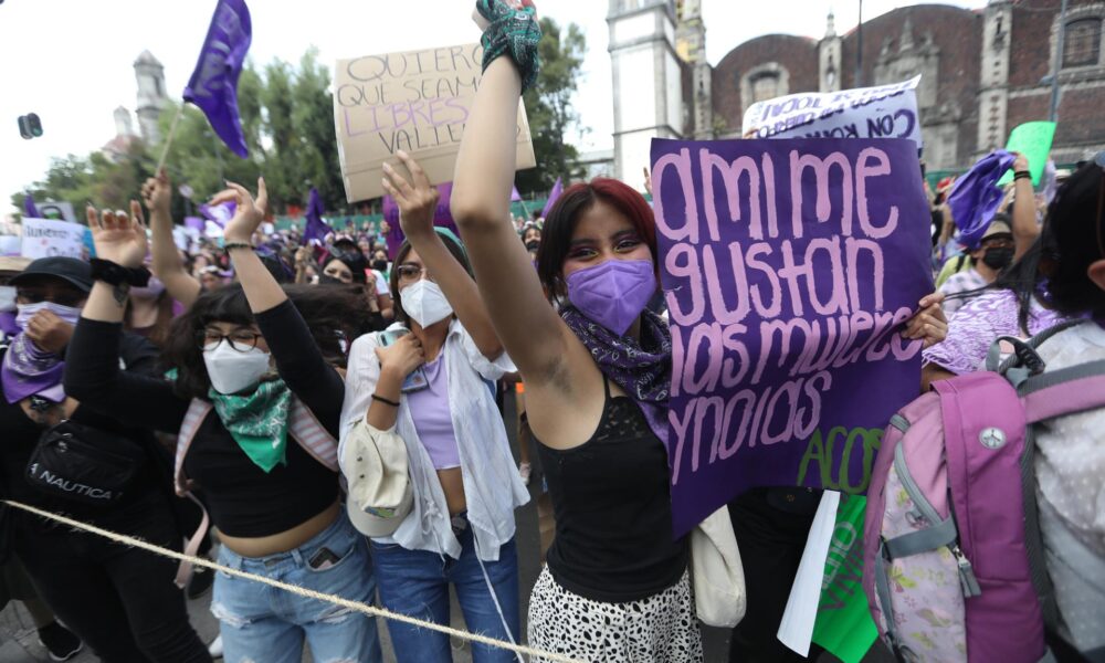Marcharon en más 75 mil mujeres por el 8M en la CDMX - Vivir en Chihuahua